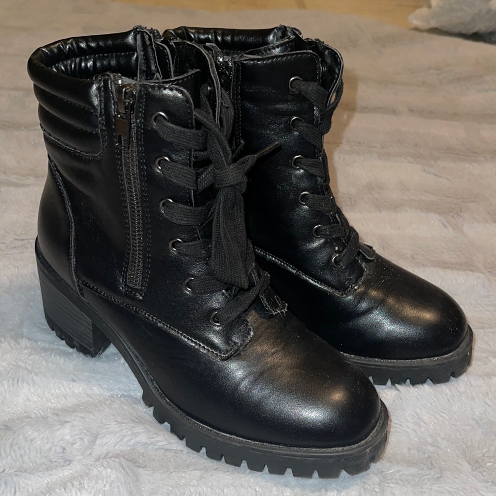 Black Madden Girl Boots. Size 6